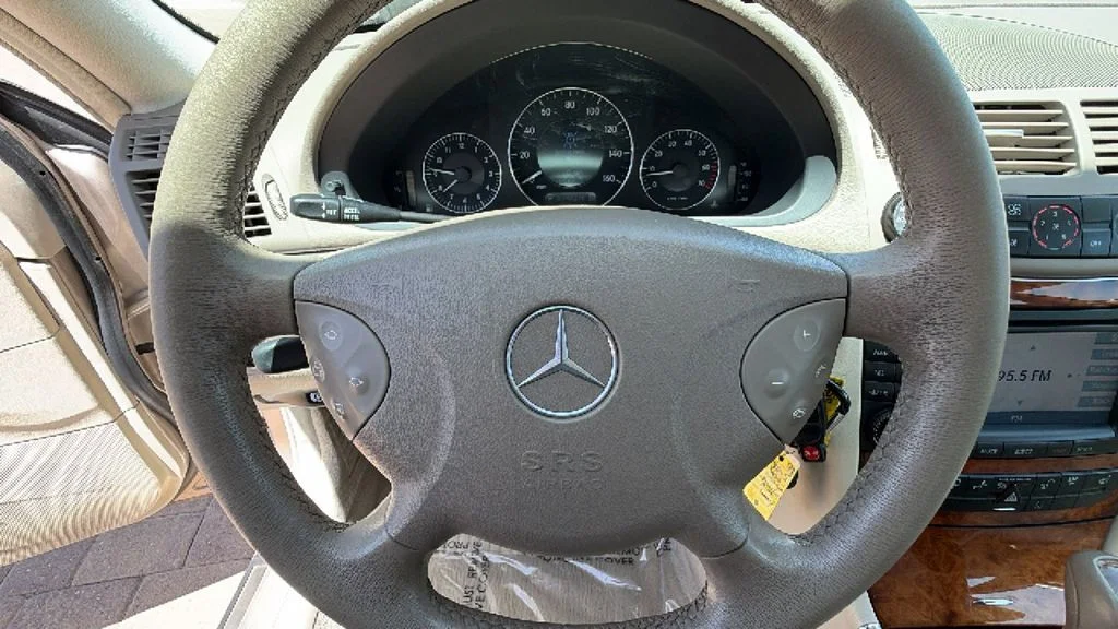 Used 2005  Mercedes-Benz E 320 image 17