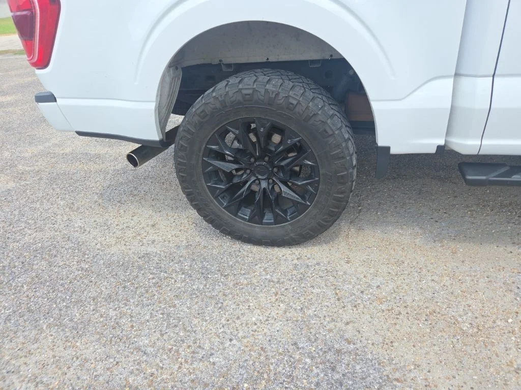 Used 2023 Oxford White Ford XLT image 16