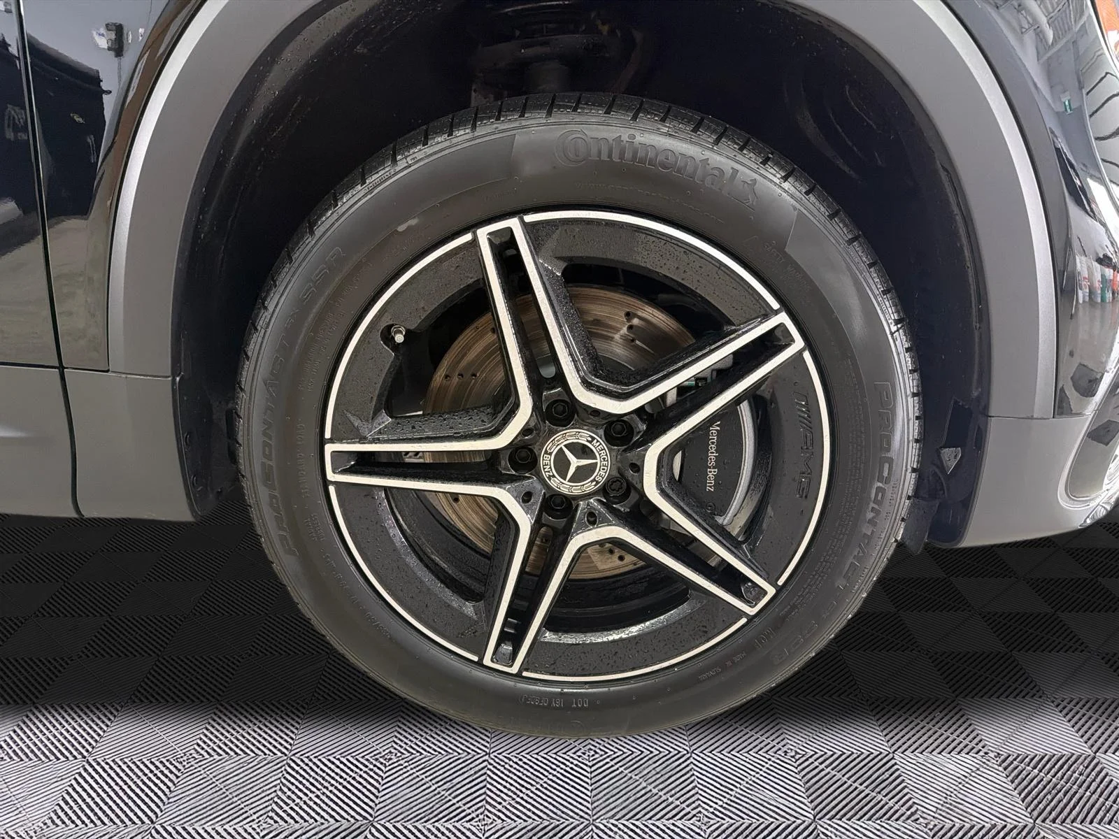 Used 2026 Black Mercedes-Benz GLB 250 4MATIC SUV image 2