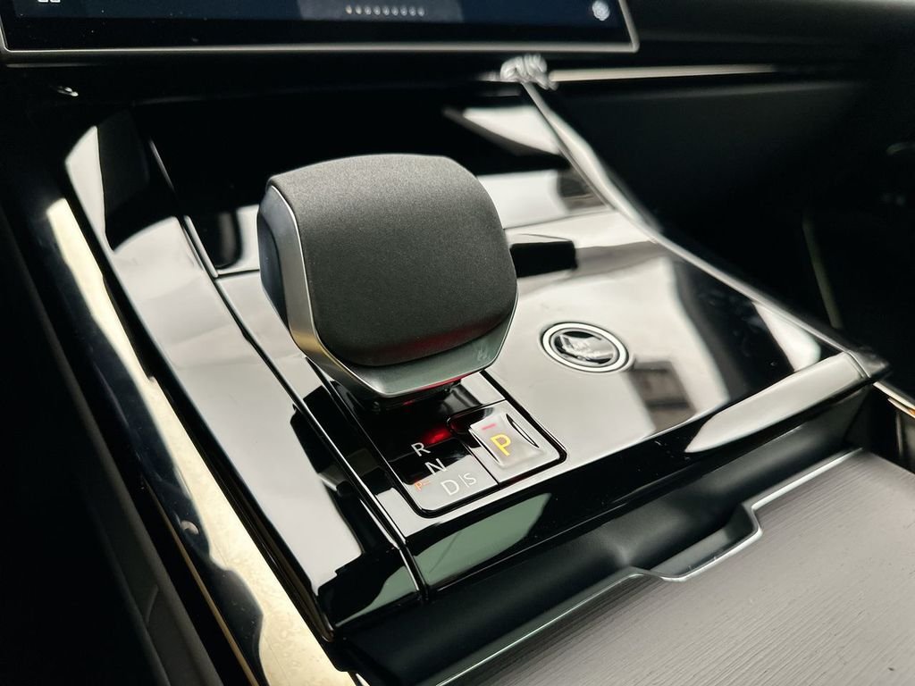 New 2026 Carpathian Grey Land Rover Dynamic SE image 12
