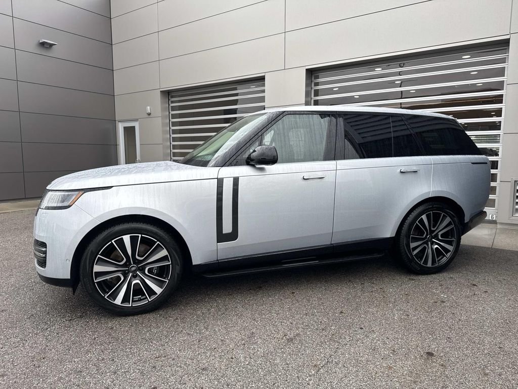 Certified Used 2024 Hakuba Silver Metallic Land Rover SE image 3