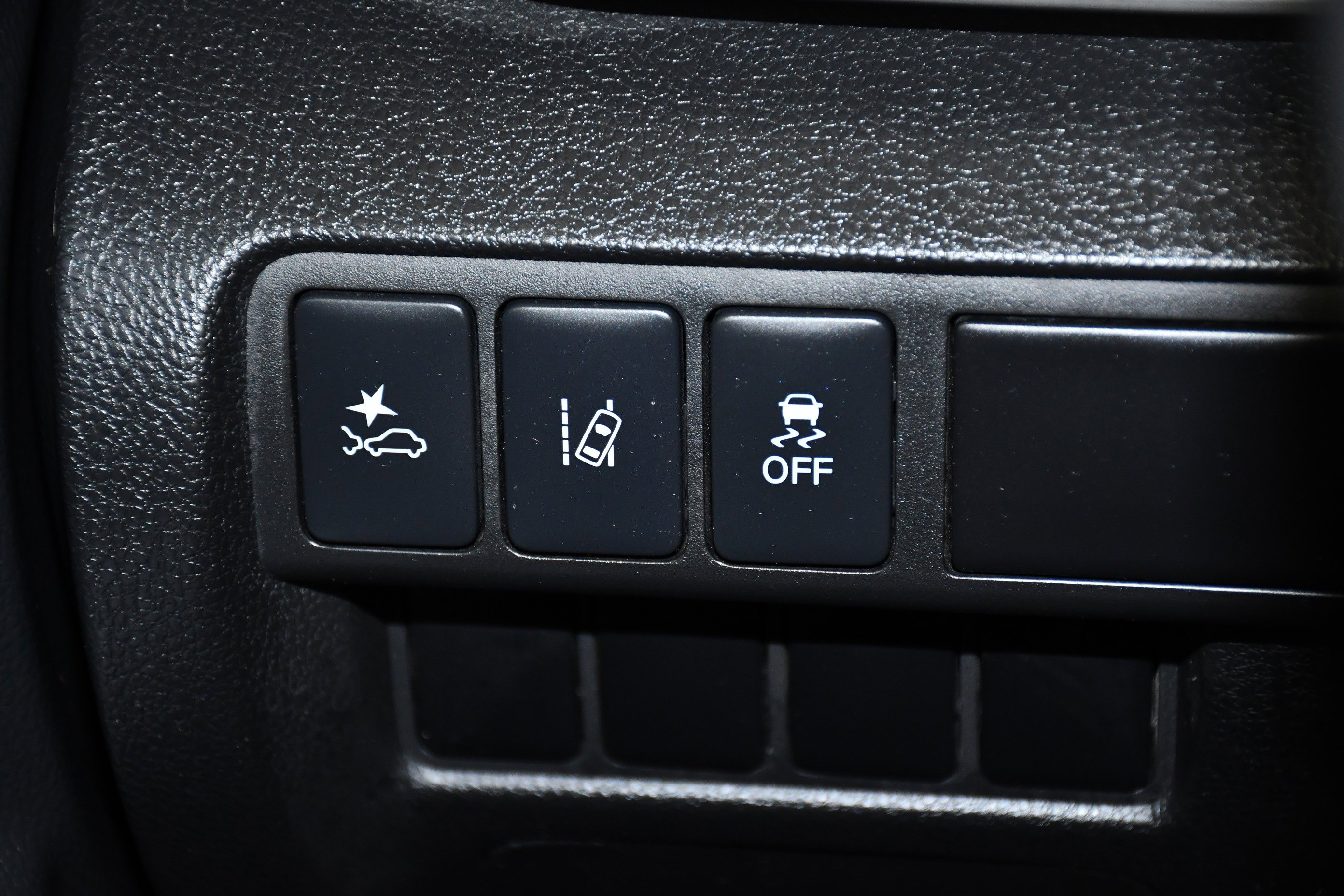 Certified Used 2024 White Diamond Mitsubishi ES image 34