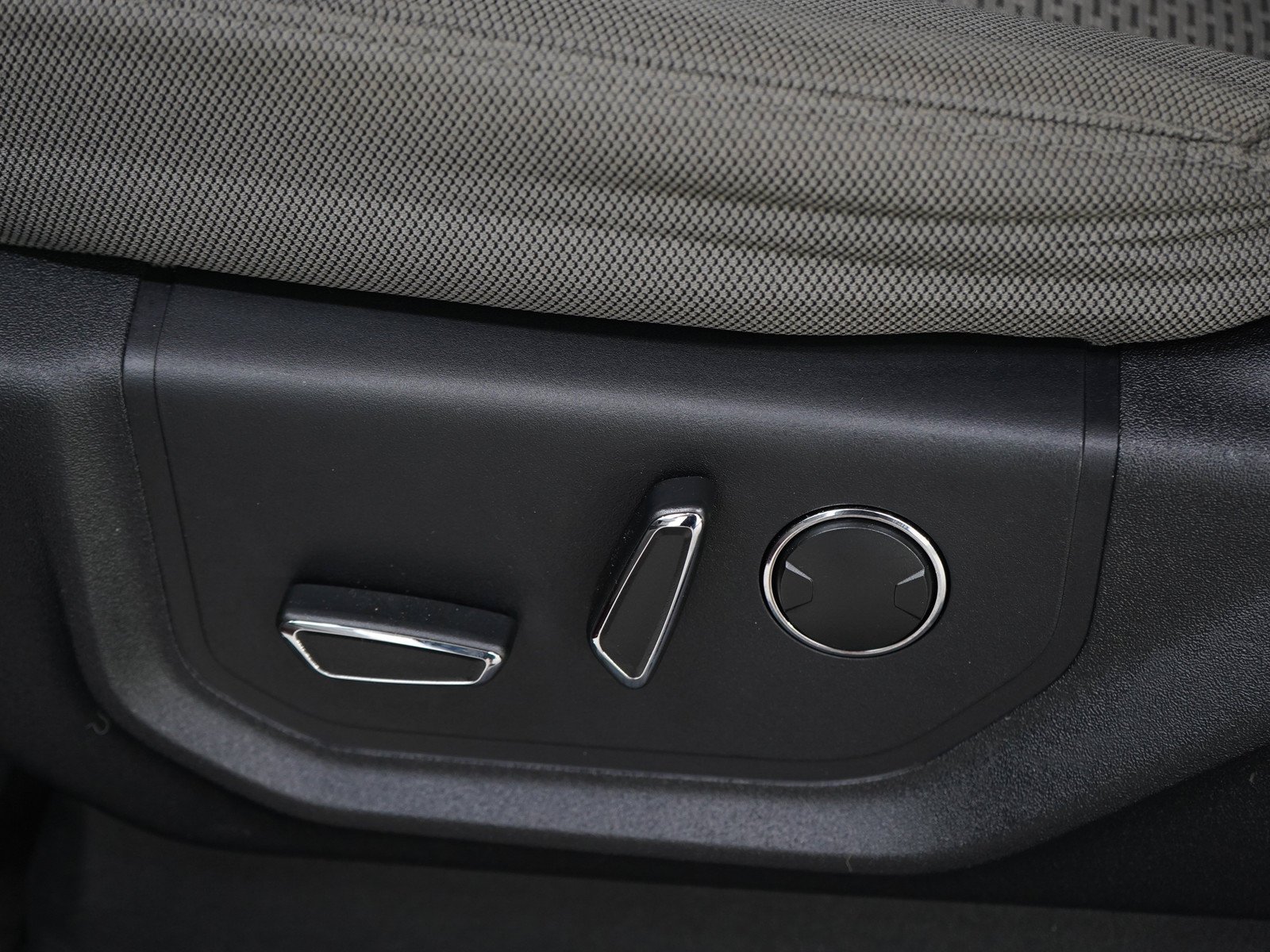 Used 2015  Ford XLT image 25