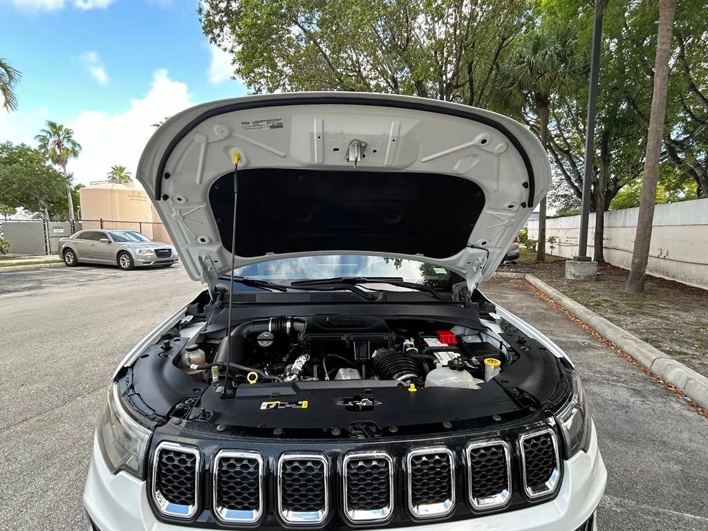 Used 2024 White/off-white Jeep Limited image 22