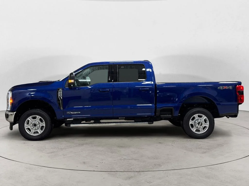 New 2026 Blue Ford XLT image 2