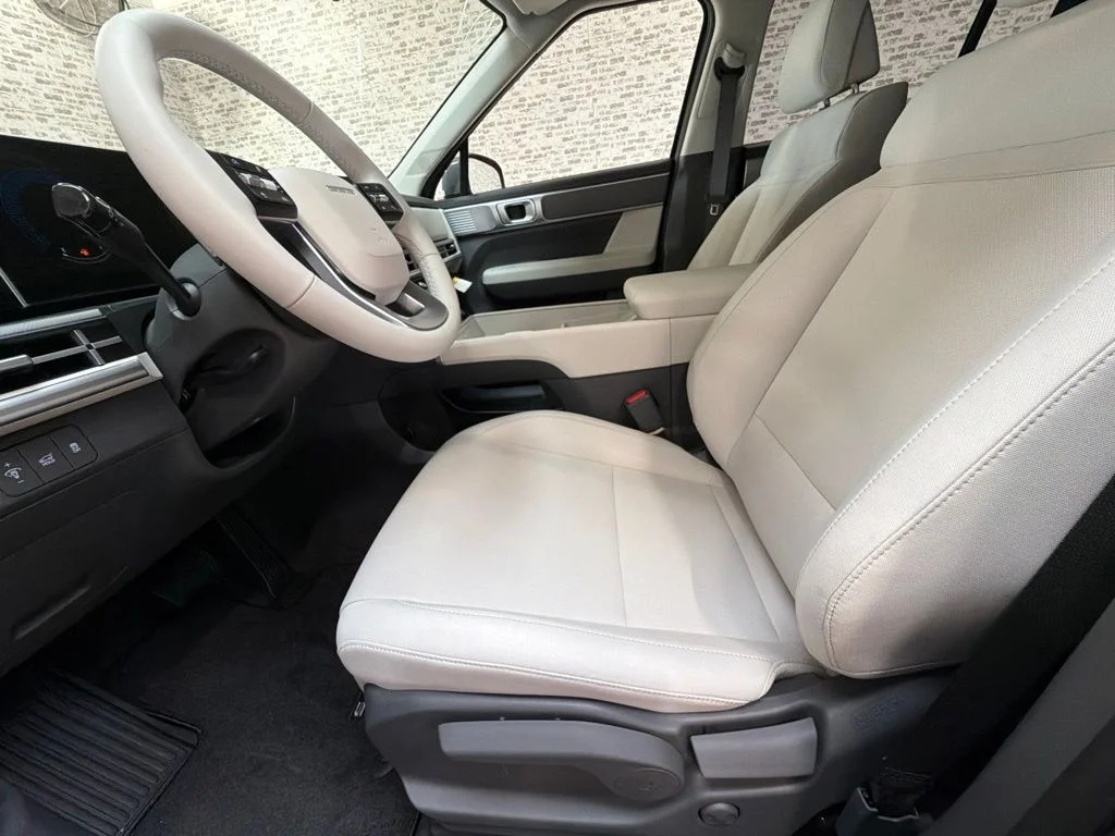 New 2027 Hampton Gray Hyundai SE image 24