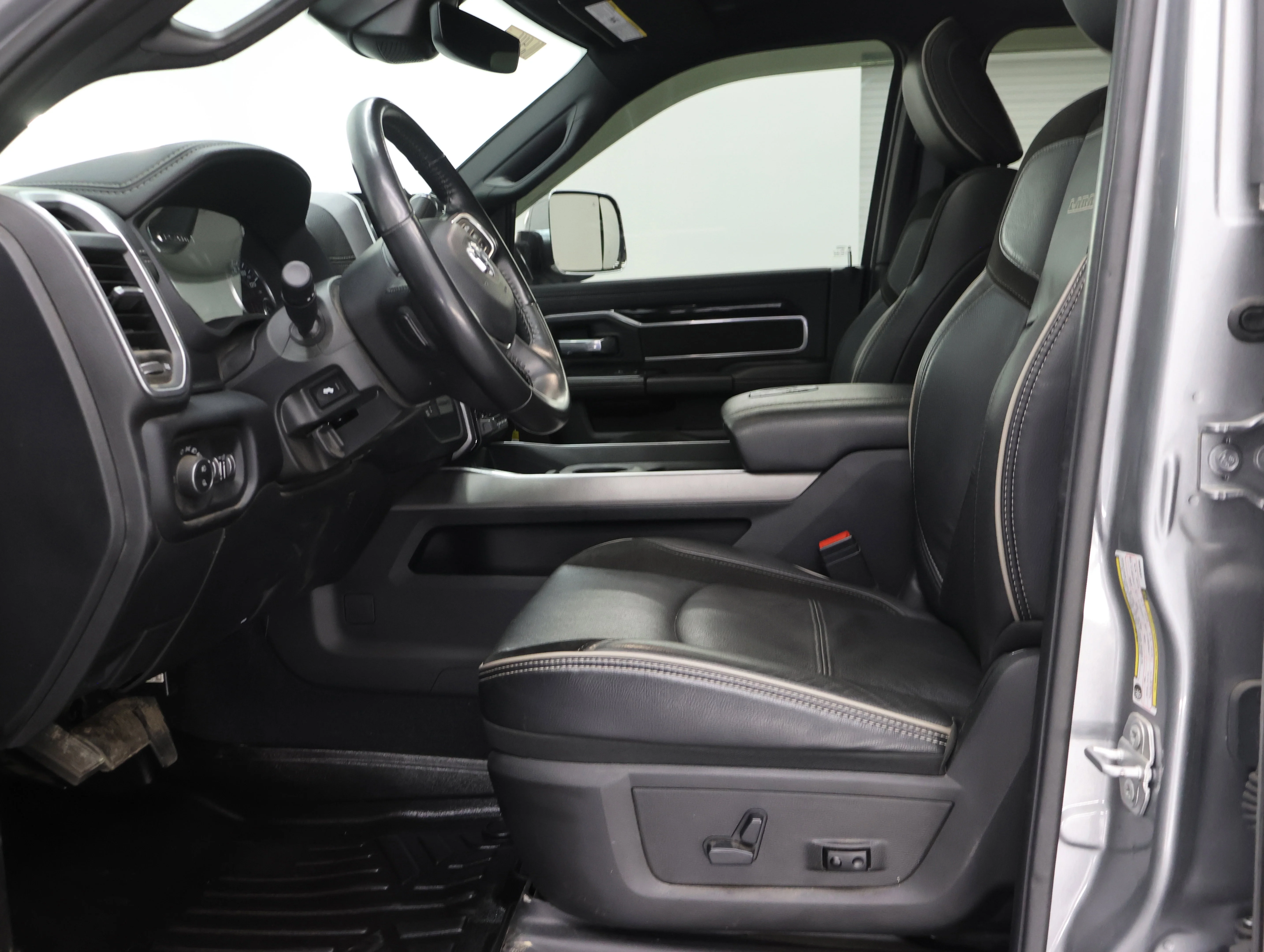 Used 2020 Billet Silver Metallic Clearcoat Ram Laramie image 7