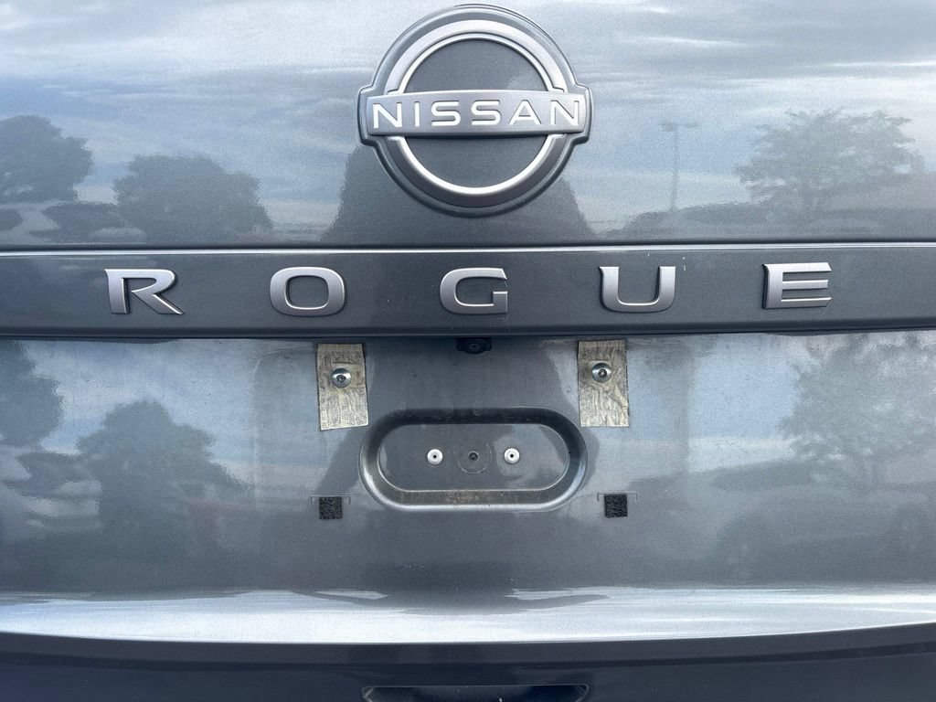 Used 2025 Gun Metallic Nissan SV image 5