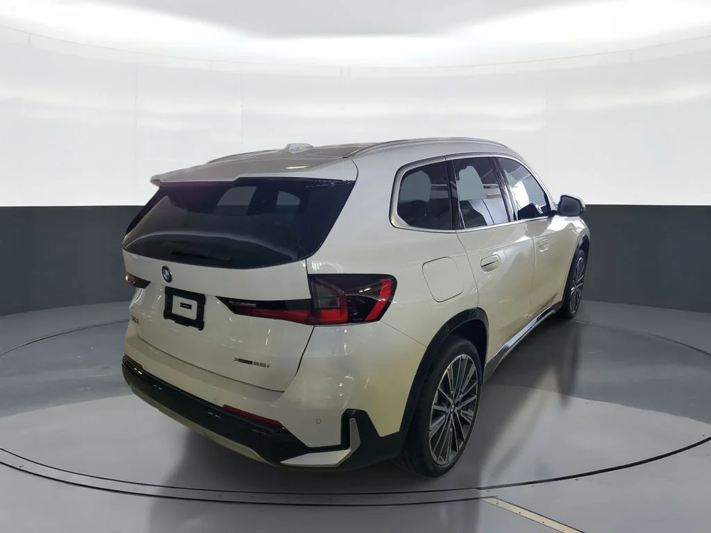 New 2027 Alpine White BMW xDrive28i image 3