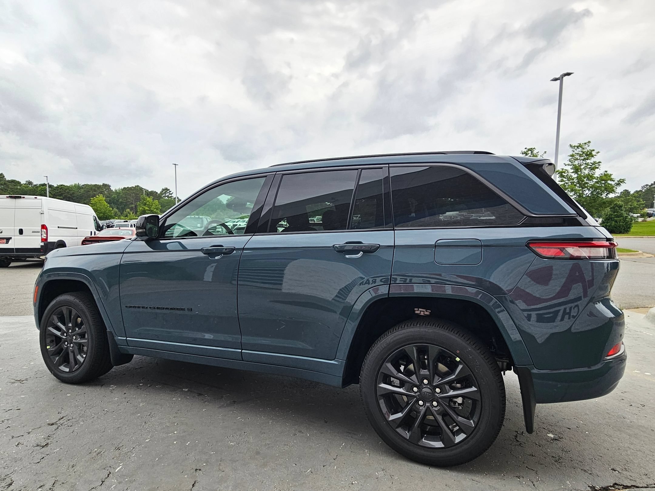 New 2026 Steel Blue Exterior Paint Jeep Limited Reserve image 5