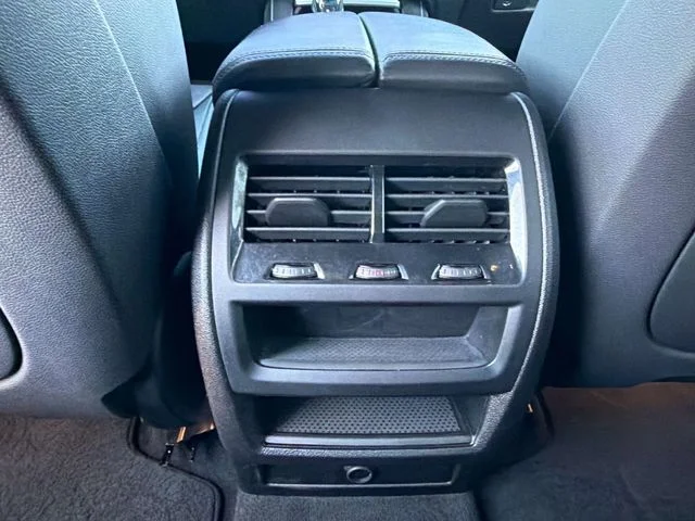 Used 2019 Gray BMW xDrive40i image 17