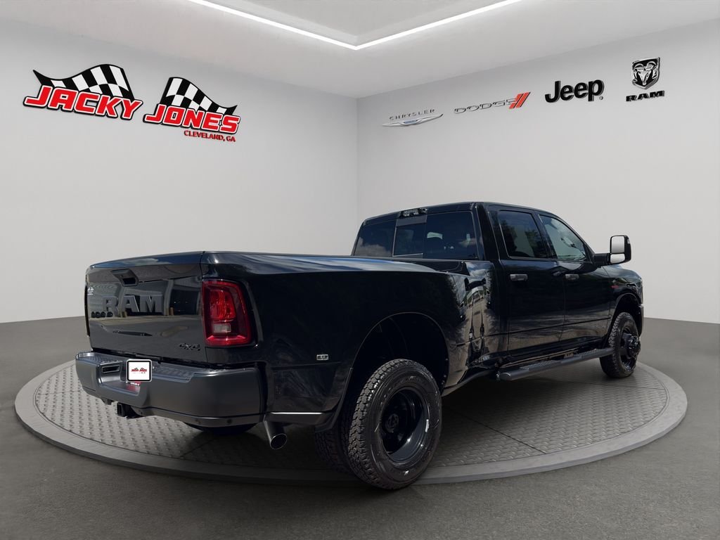 New 2026 Diamond Black Crystal Pearl-Coat Exterior Paint RAM Tradesman image 11