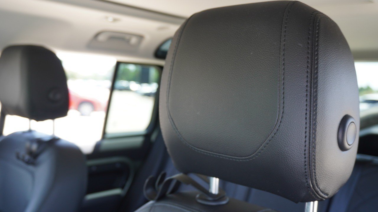 Used 2023 Green Land Rover S image 24
