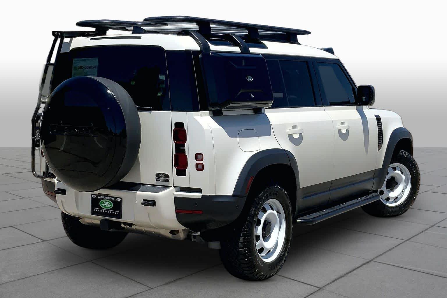 Used 2024 Santorini Black Metallic Land Rover S image 11