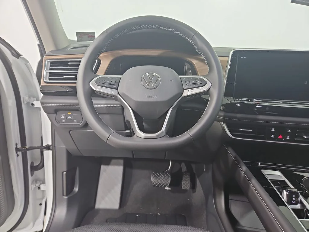 New 2026 White/off-white Volkswagen SE w/Technology image 13