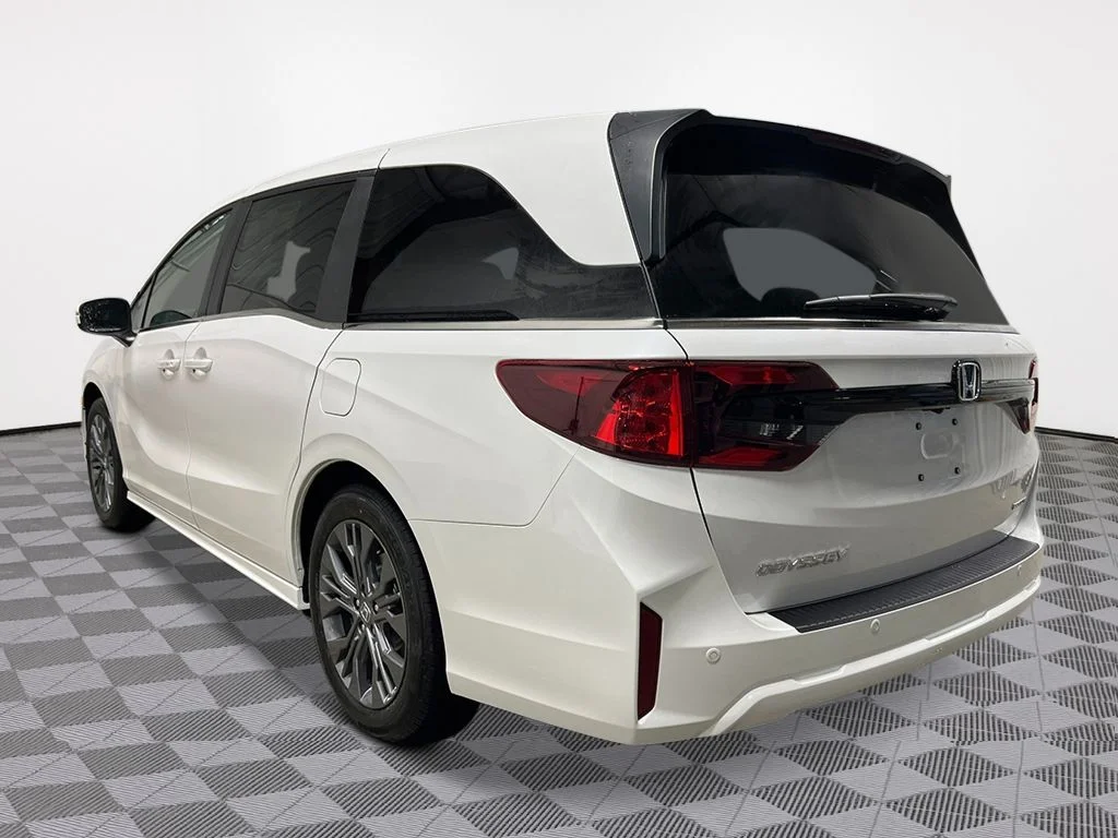 New 2026 Platinum White Pearl Honda Touring image 3