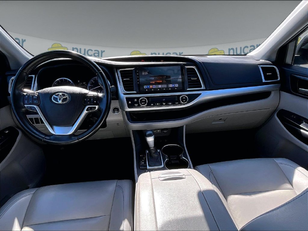 Used 2019 Blizzard Pearl Toyota XLE image 22