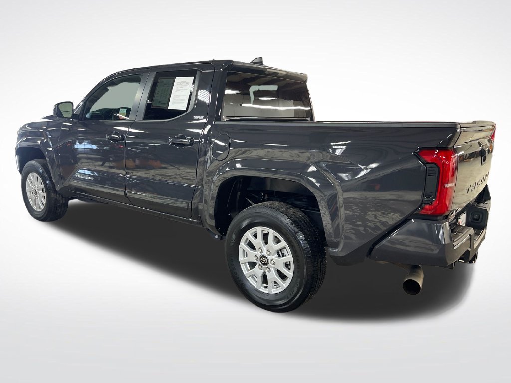 Used 2025  Toyota SR5 image 3
