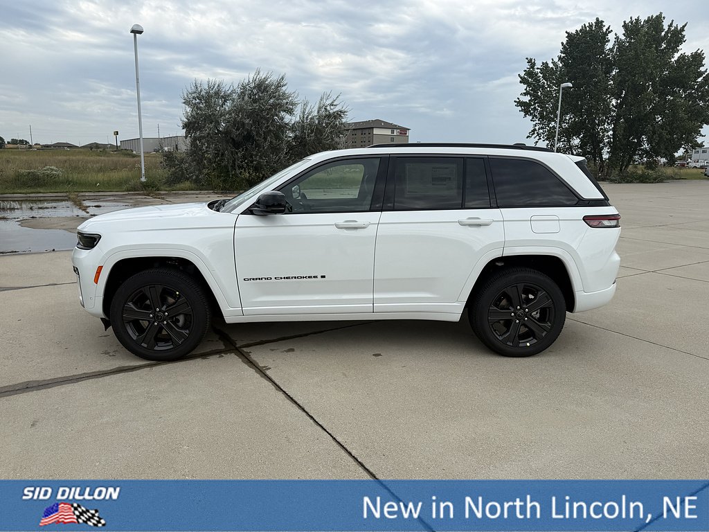 New 2027 Bright White Clearcoat Jeep Limited Reserve image 2