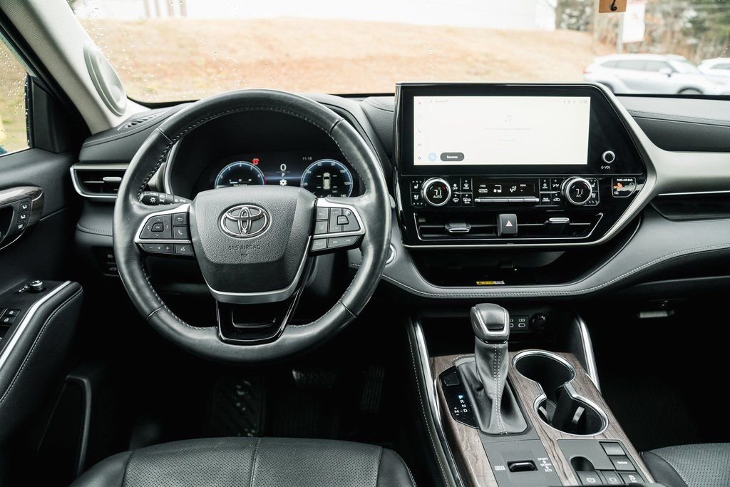 2023 Toyota Highlander Limited - Photo 13