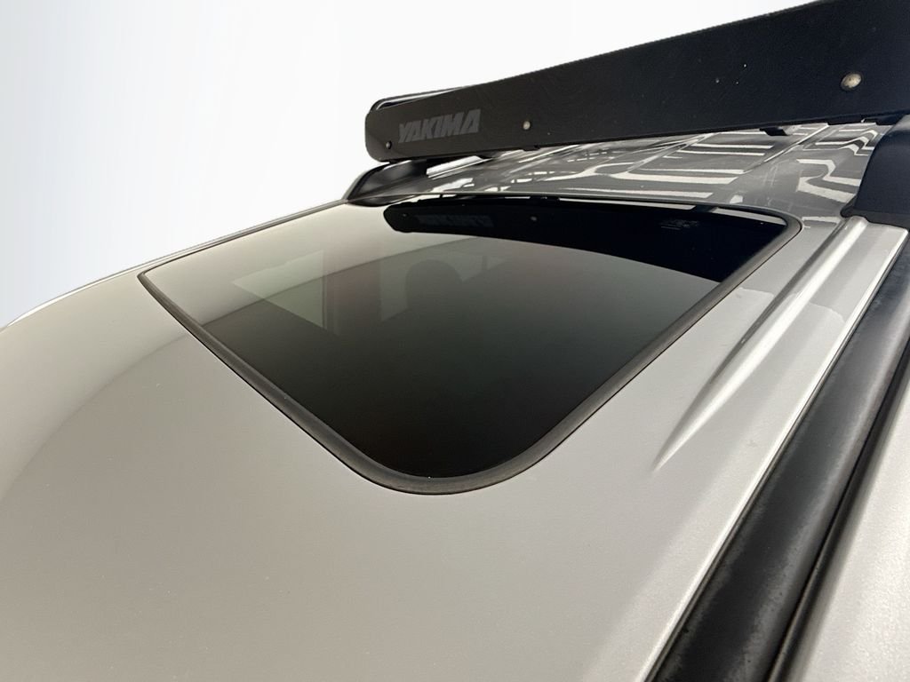 Used 2021 Classic Silver Metallic Toyota Venture image 19