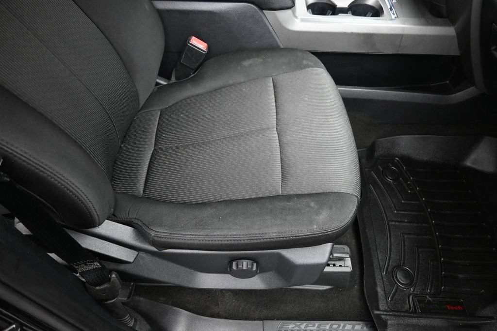 Used 2020 Black Ford XLT image 32
