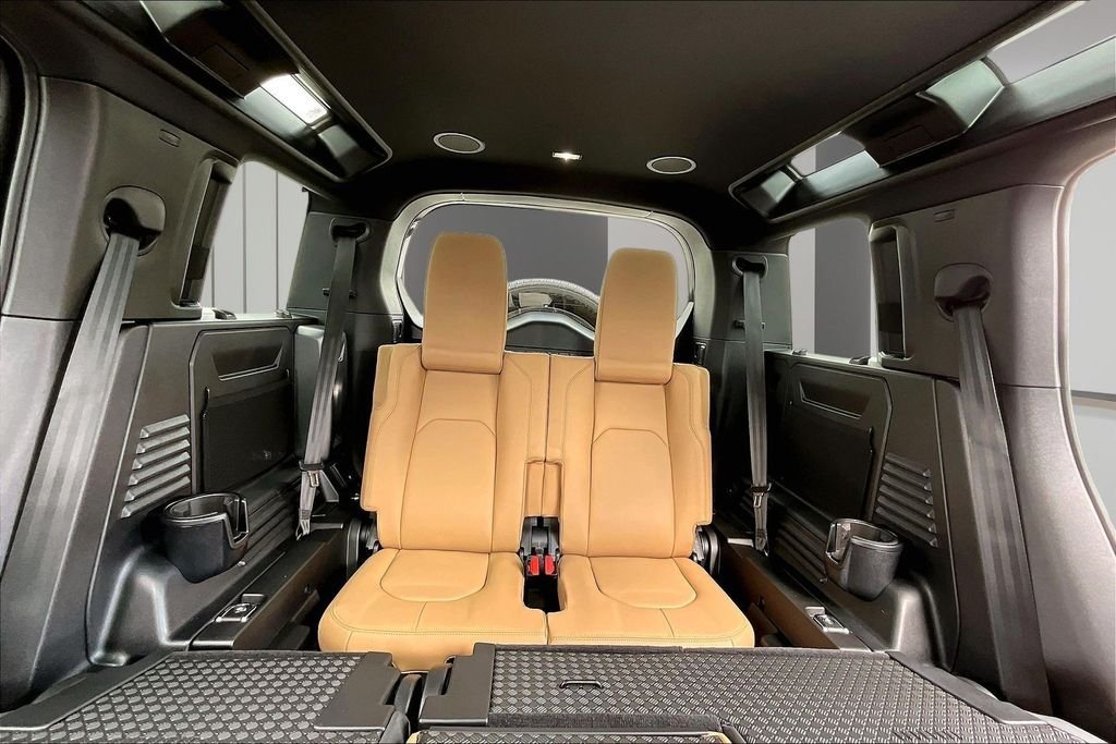 New 2026 SANTORINI BLACK Land Rover X-Dynamic SE image 11