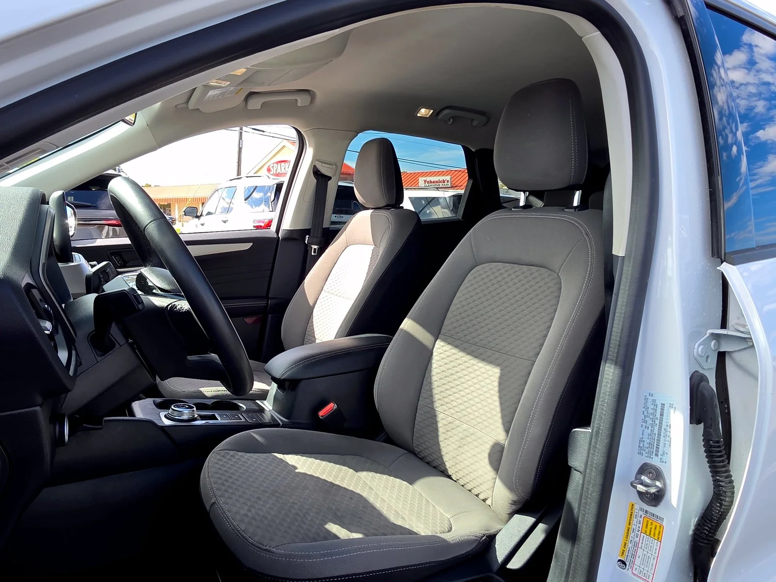 Used 2022 Oxford White Ford SE image 13