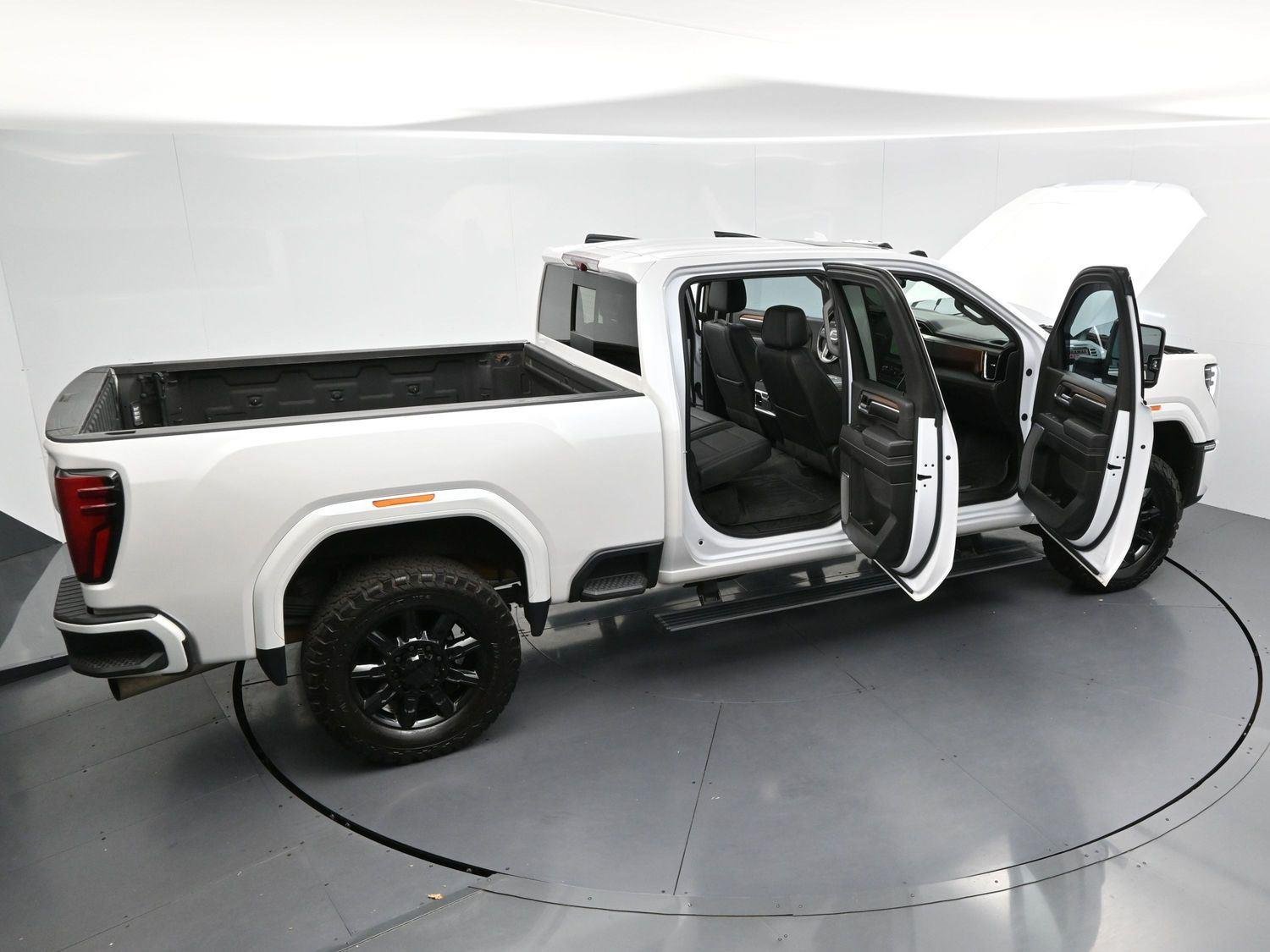 Used 2024 White Frost Tricoat GMC Denali image 44