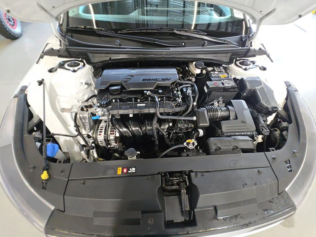 Used 2025 White Kia LXS image 24