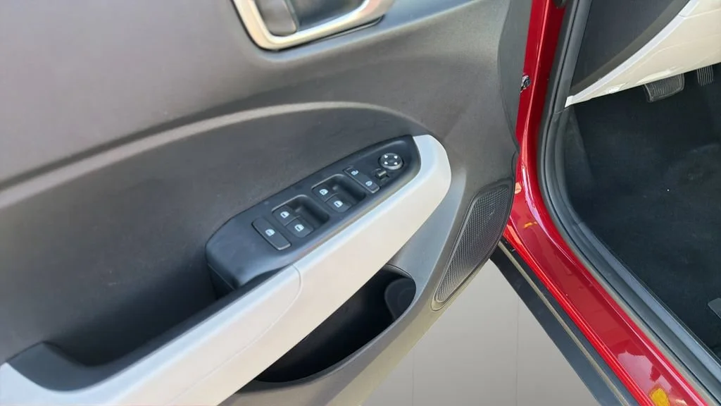 Used 2025 Red Hyundai SEL image 15
