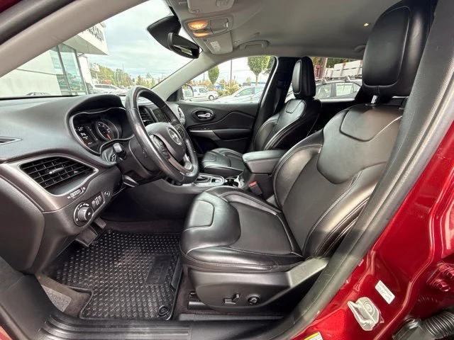 Used 2019 Velvet Red Pearlcoat Jeep Latitude Plus image 9