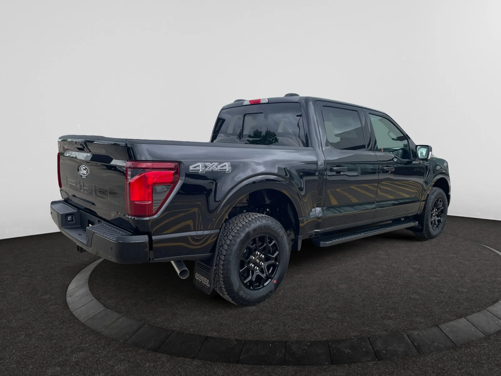 New 2026 Agate Black Metallic Ford XLT image 5