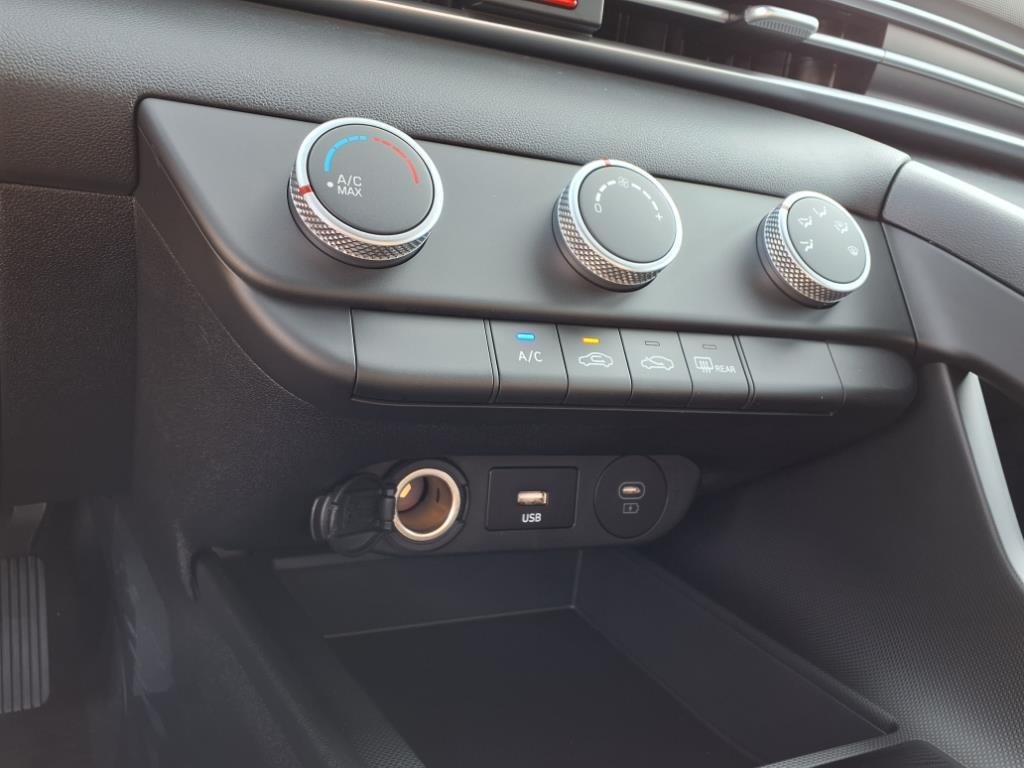 2025 Hyundai Elantra SE - Photo 8
