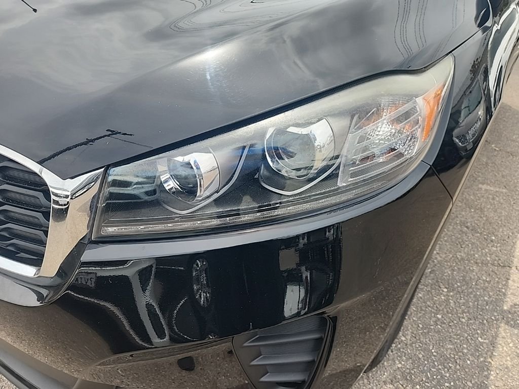 Used 2019 Black Kia L image 6