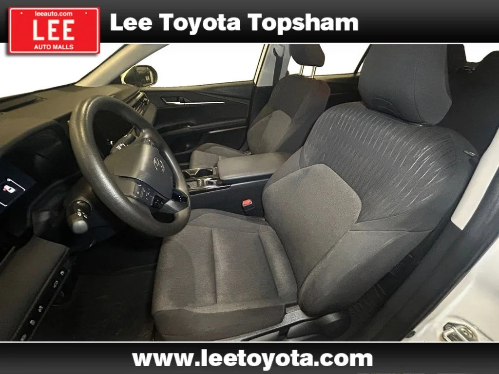 Used 2025 Ice Toyota LE image 9