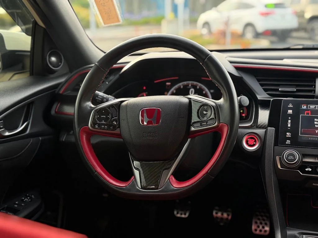 Used 2018  Honda Touring image 17