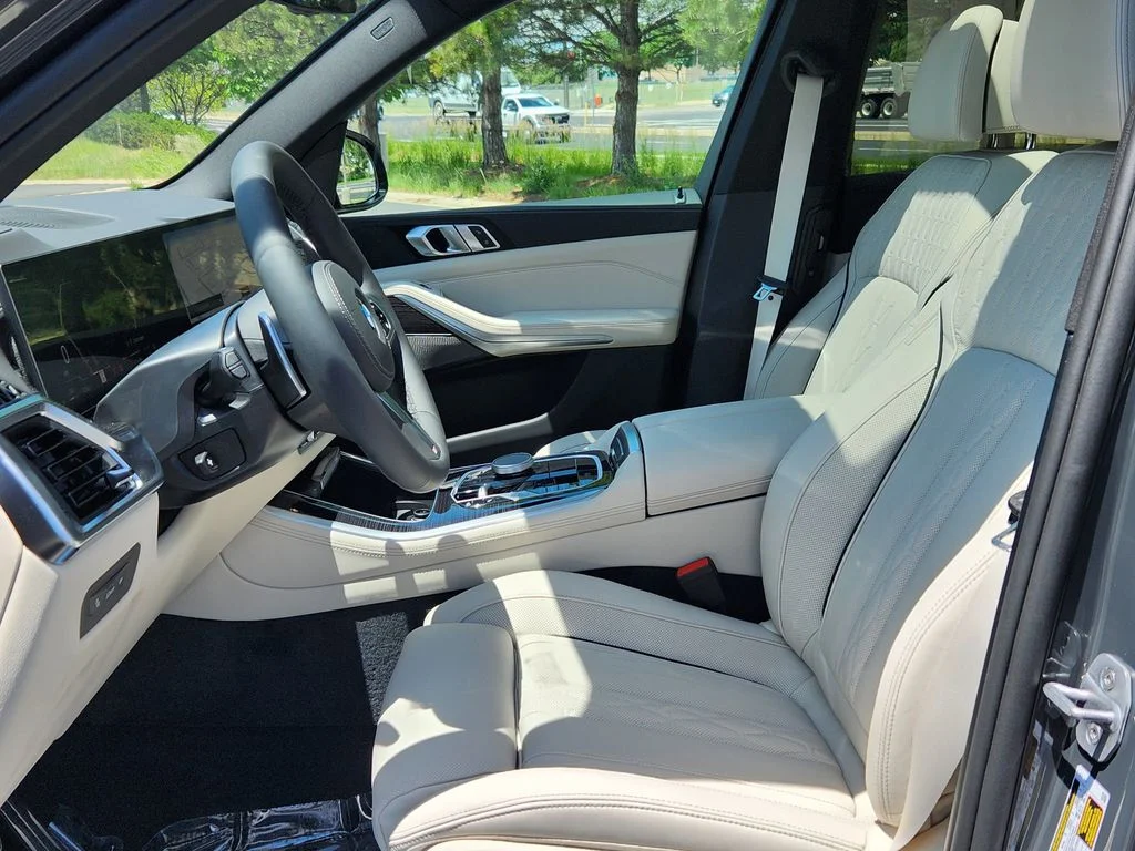 New 2026 Dravit Grey Metallic BMW xDrive40i image 9