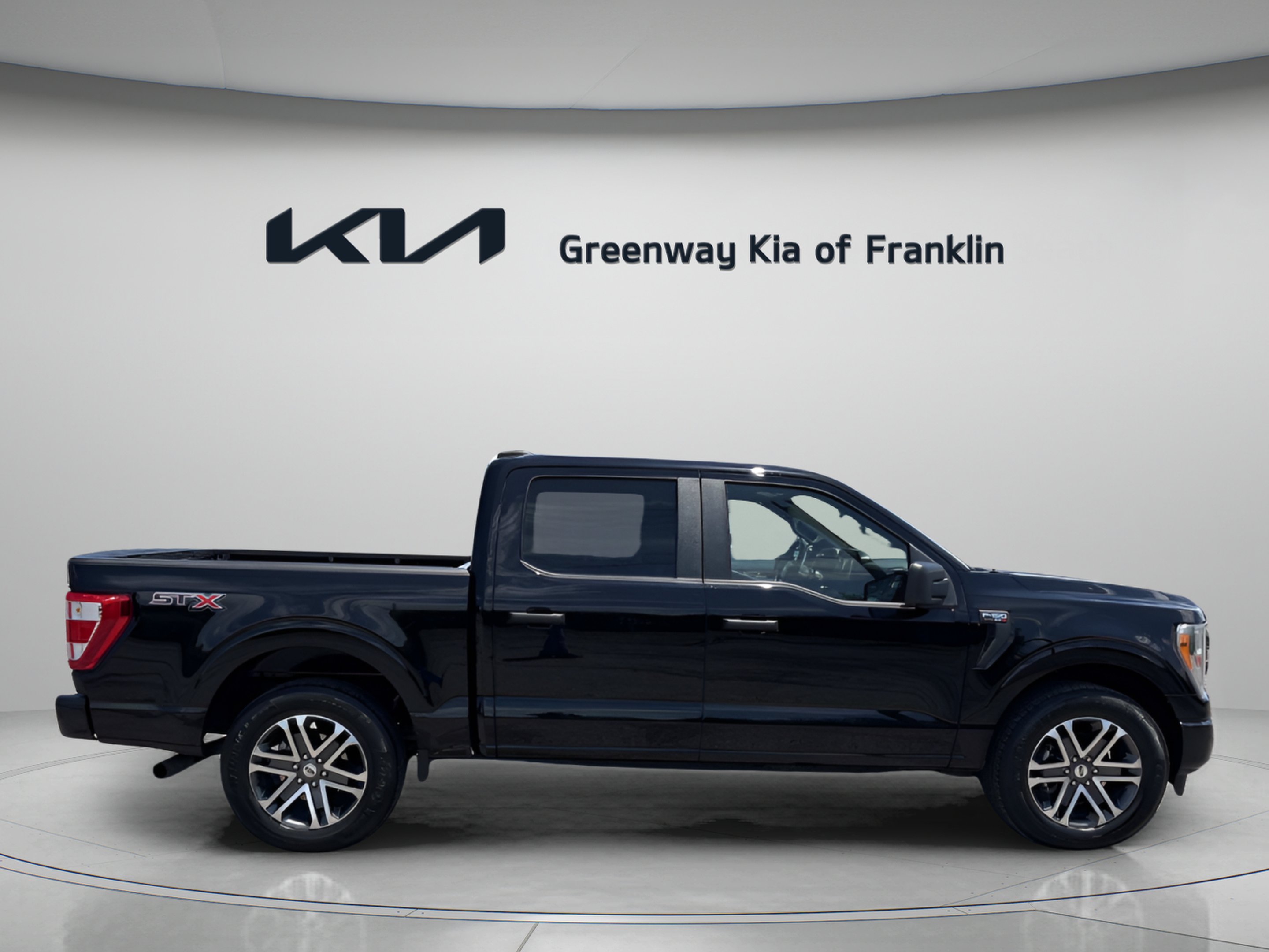 Used 2022 Black Metallic Ford XL image 8