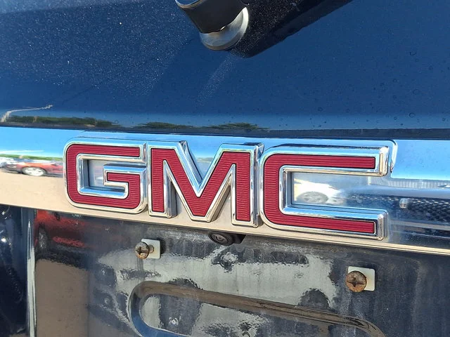 Used 2019 Ebony Twilight Metallic GMC SLE-2 image 28