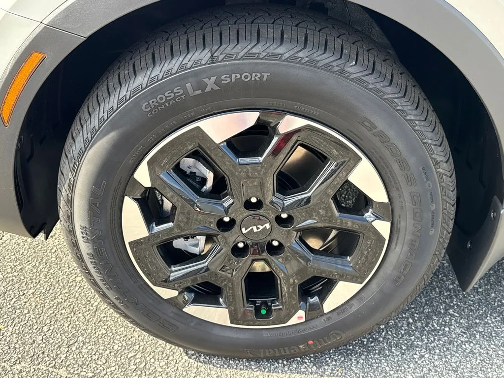 New 2026 Ivory Silver Kia S image 11