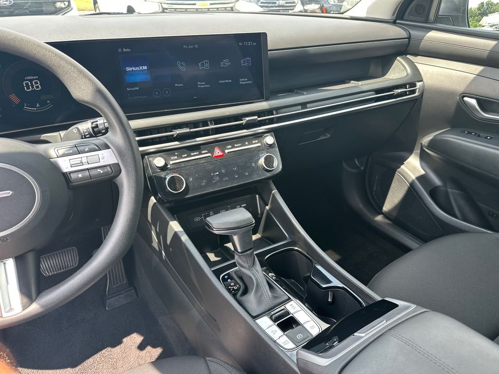 Used 2025 White Hyundai SEL image 31