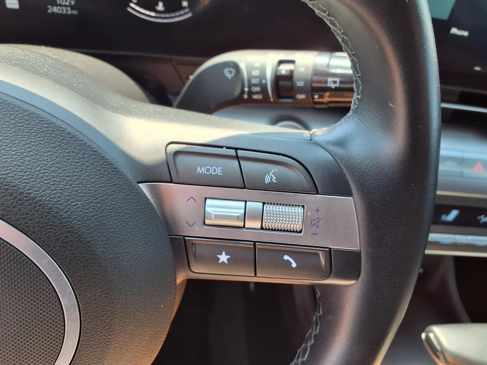 Used 2025 Cyber Gray Metallic Hyundai SEL image 13