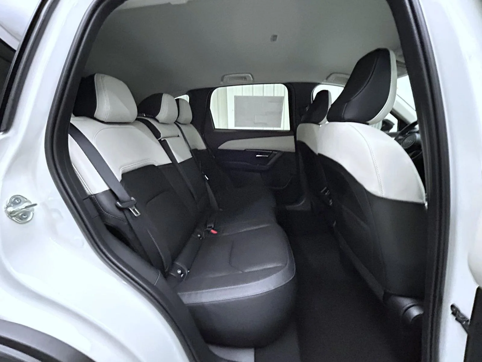 New 2026 Rhodium White Metallic Mazda 2.5 S Select AWD image 18