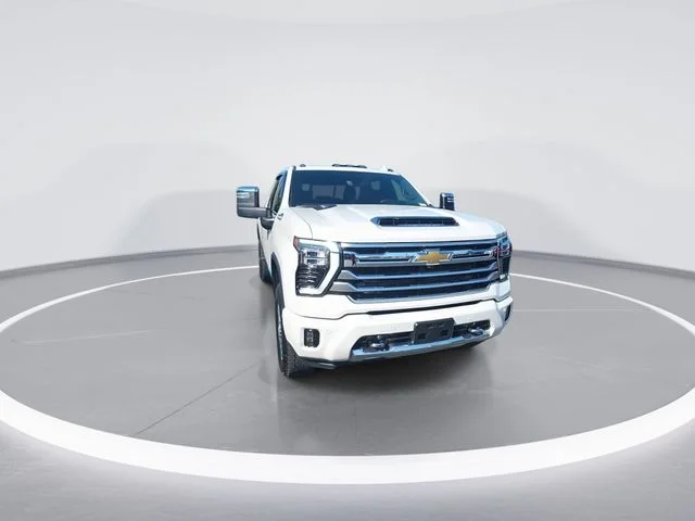 Used 2025 Beige Chevrolet High Country image 3