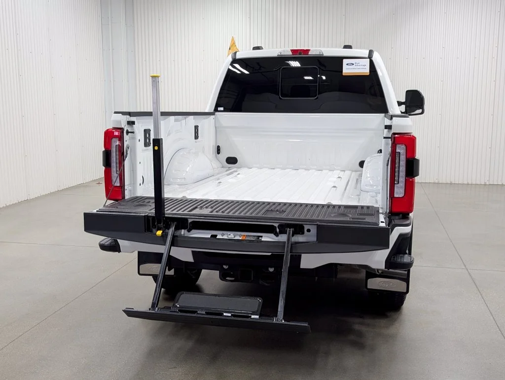 Used 2025 Star White Ford Platinum image 29