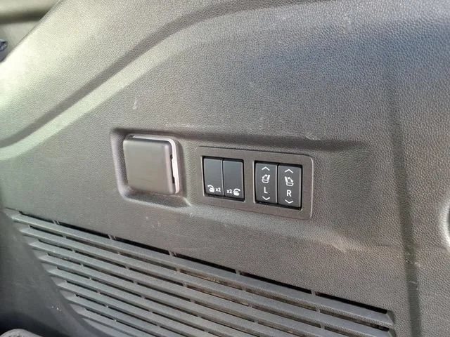 Used 2025 Onyx Black GMC Denali image 8