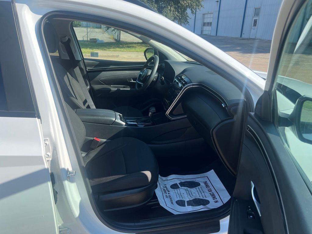 Used 2024 White Hyundai SEL image 16