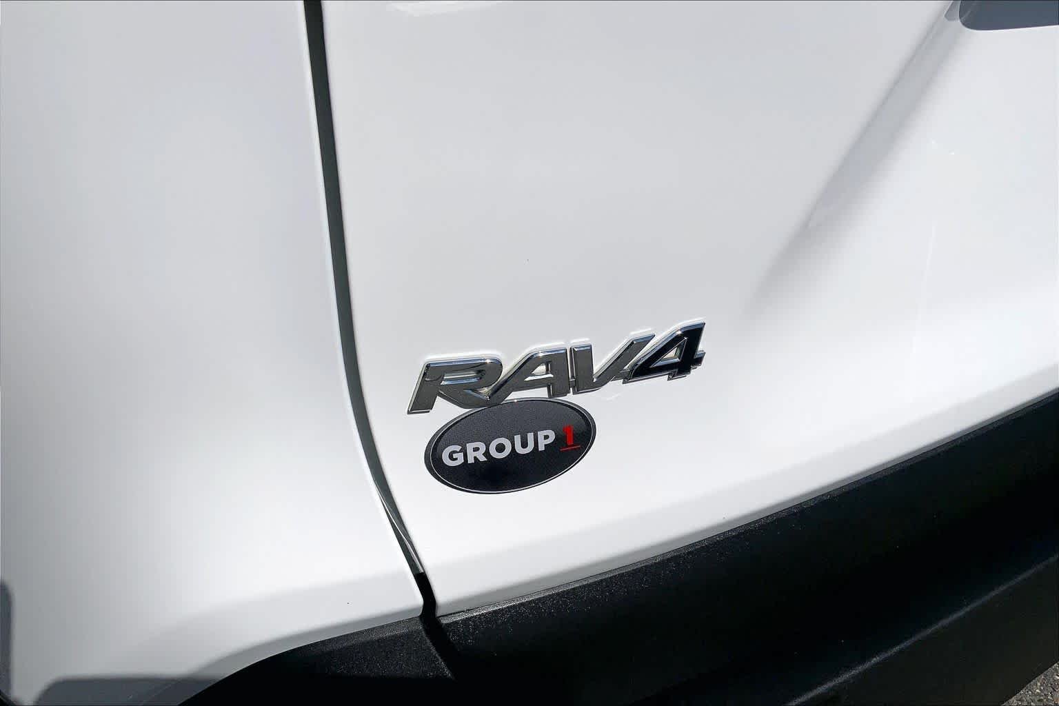 Used 2025 Ice Cap Toyota Hybrid XLE image 33