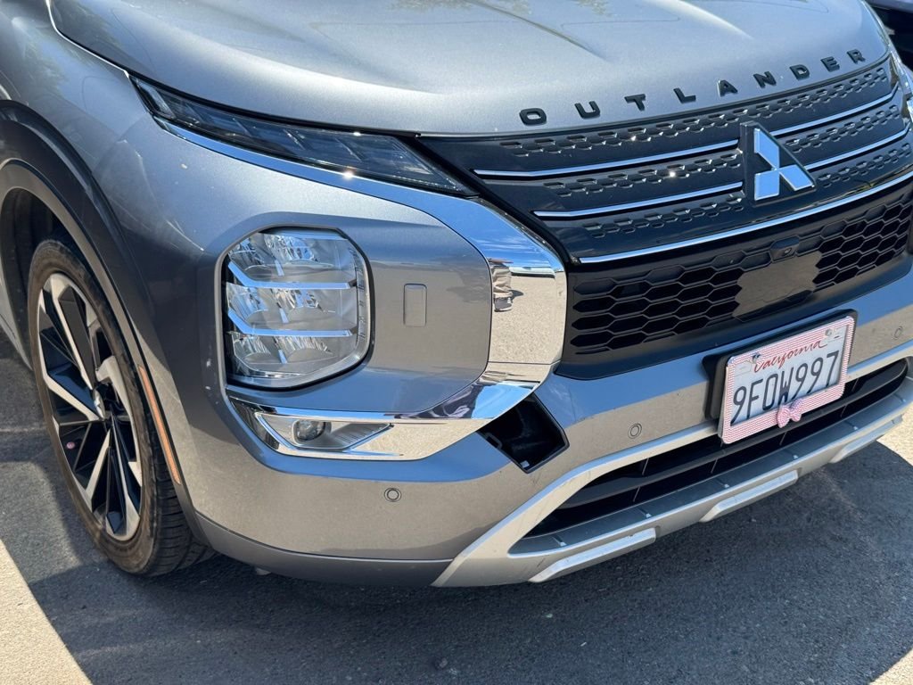 Used 2023 Silver Mitsubishi SEL image 2